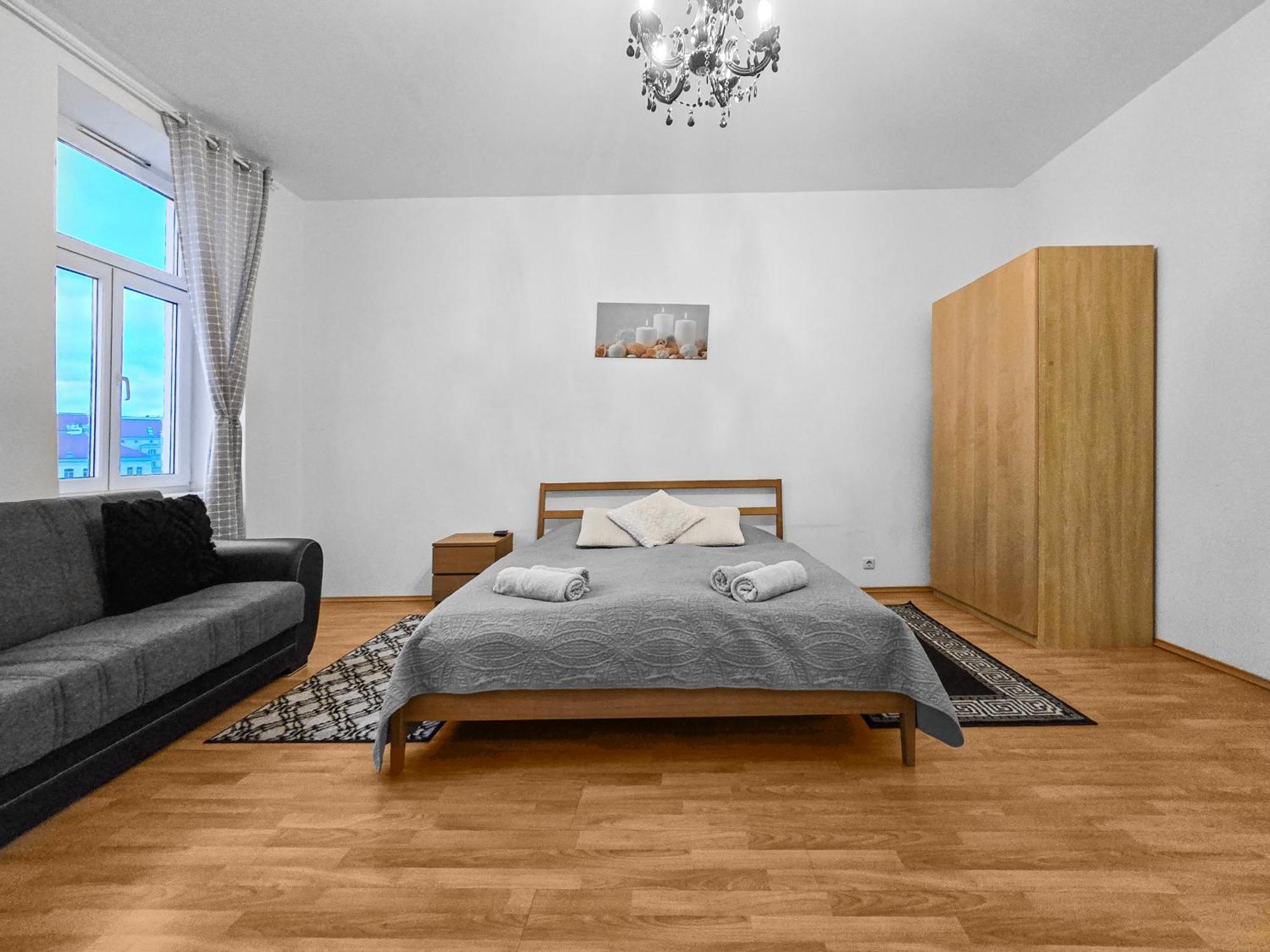 Modern Three-Bedroom, Triple King Beds Вена Экстерьер фото